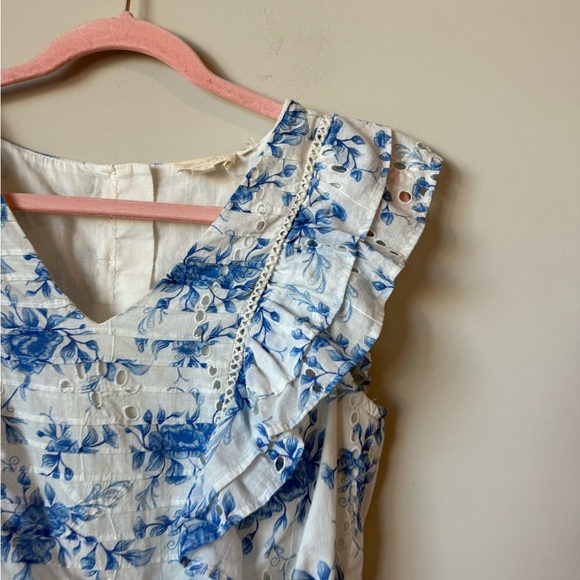 Elegant Blue Floral Blouse by forever that girl size 6 - Picture 2 of 6